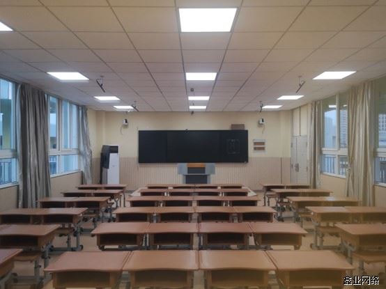 錄播教室.jpg 錄播教室.jpg